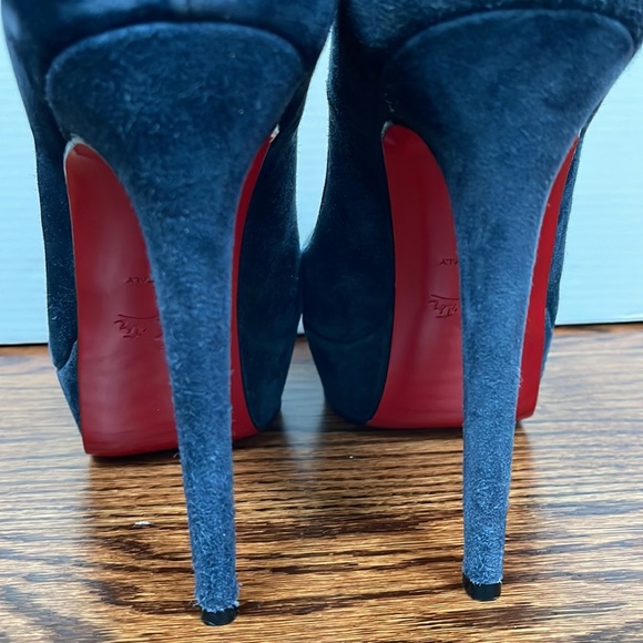 REFUCED!! Brand New blue suede LOUBOUTINS - Picture 4 of 7